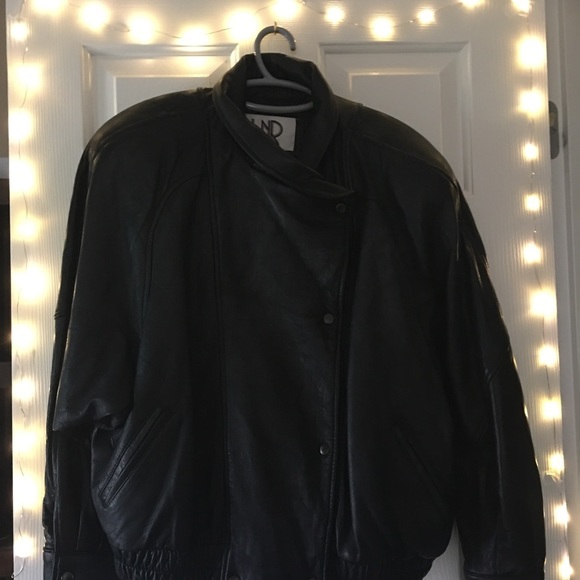 Leather waist length jacket with slightly padded shoulders - Picture 1 of 1